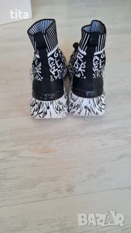 лимитирана серия обувки Karl lagerfeld , снимка 4 - Маратонки - 52508619