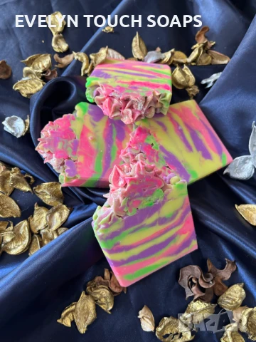 Ябълкова градина –Натурален сапун ръчно изработен арт сапун, снимка 2 - Козметика за тяло - 51104823