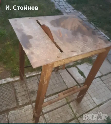 Циркуляр без трифазния си мотор.
Много тежка е масата. С диск.