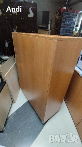 Двукрил гардероб - офис шкаф със заключване 100/42/135см., снимка 3 - Гардероби - 53201719