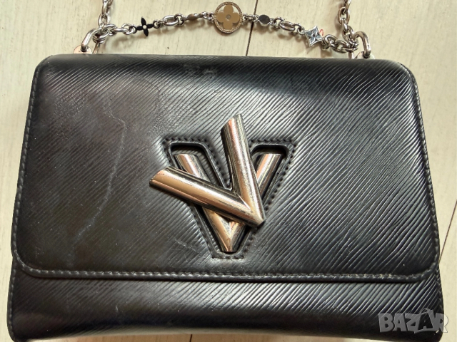 Louis Vuitton Black Epi Leather Twist MM Bag-оригинална, снимка 3 - Чанти - 52903986