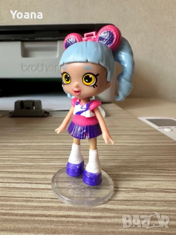 Оригинална кукла Shopkins със стойка