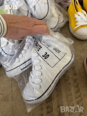 Детски кецове в бял жълт червен и лилав цвят