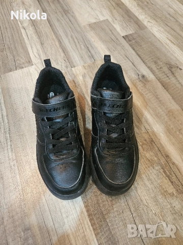 Обувки SKECHERS.