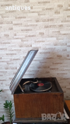 Стар грамофон с манивела - His Masters Voicе- 1920"г. - Great Britain, снимка 8 - Антикварни и старинни предмети - 53796280