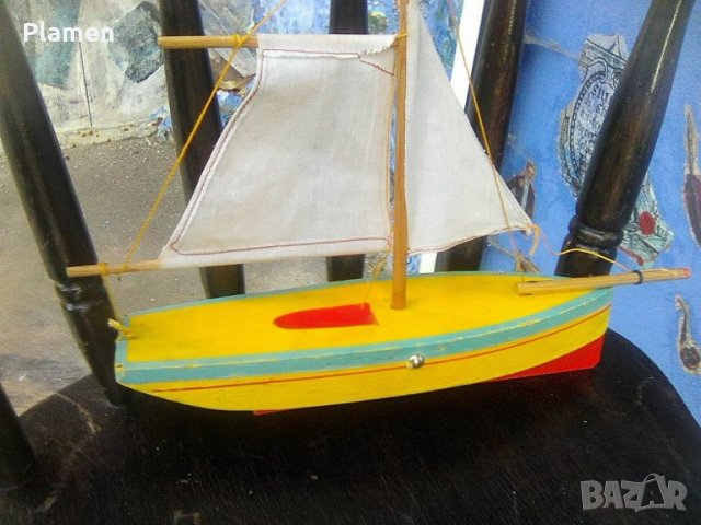 Стара играчка дървена съветска платноходка с кил и платна може да плува, снимка 3 - Колекции - 41532564
