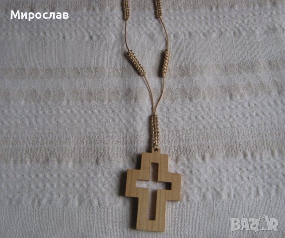 Дървен кръст прорязан с плетена верижка., снимка 2 - Колиета, медальони, синджири - 41143605