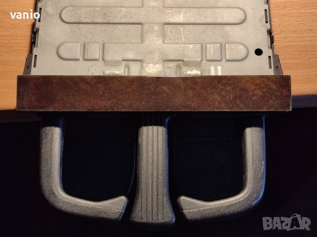 Поставка за кафе Cup holder VW