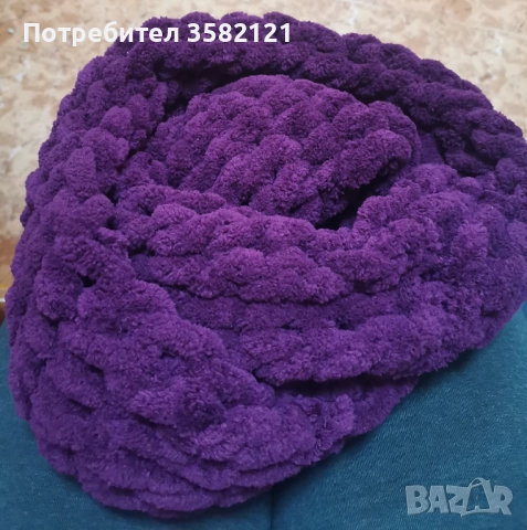 Ръчно плетен пухкав шал, снимка 5 - Шалове - 52113250