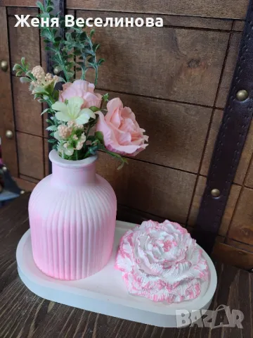 ПОДАРЪК ЗА ОСМИ МАРТ - КЕРАМИЧНА ВАЗА С ЦВЕТЯ И КЕРАМИЧЕН БОЖУР, снимка 1