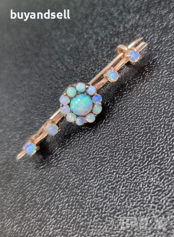 Златна брошка с опали