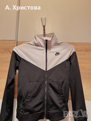 Nike суичър  ОРИГИНАЛЕН, снимка 1 - Спортни екипи - 41332659