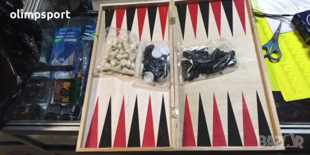 шах и табла нов дървена кутия, фигури и пулове, зарчета