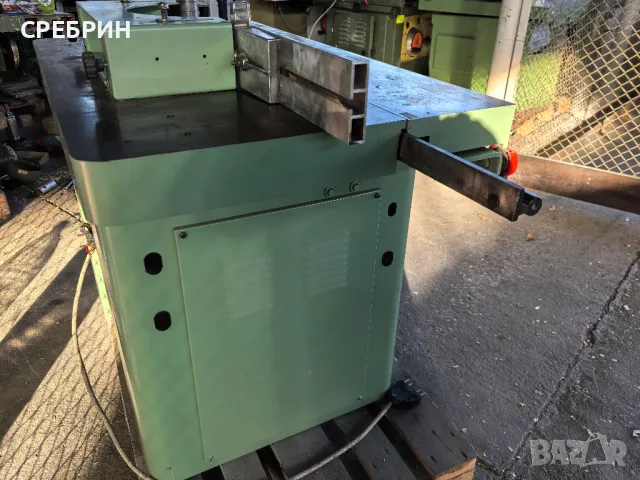 Фреза с карета с 4 вида обороти мотор 4кв с ел спирачка , снимка 4 - Други машини и части - 47868230