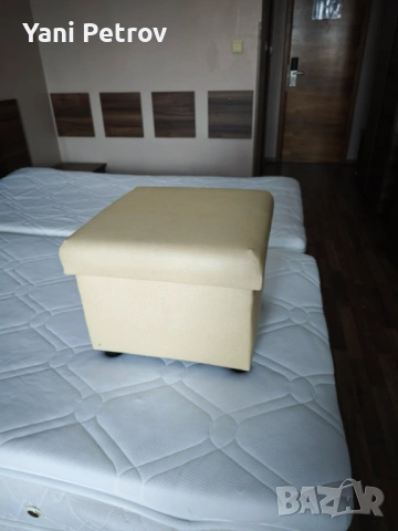 Продавам тапицирани с кожа табуретки