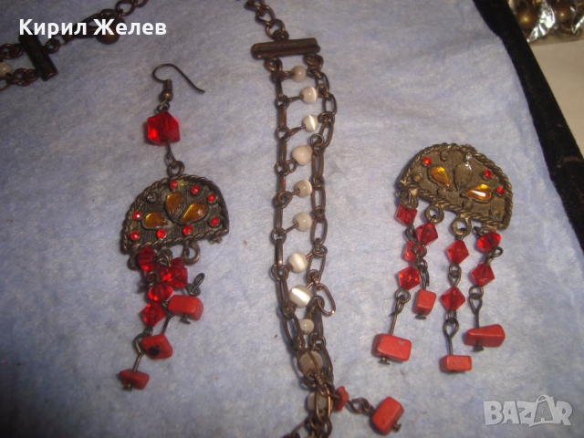 СТАРИ ЕТНОГРАФСКИ БРОНЗОВИ ОГЪРЛИЦА с ОБЕЦИ с МЪНИСТА КОТЕШКО ОКО и ЧЕРВЕН КОРАЛ РЪЧНА РАБОТА 26227, снимка 4 - Антикварни и старинни предмети - 36060987