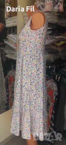 Бяла рокля в сини и розови цветчета на волани, снимка 4 - Рокли - 41535380
