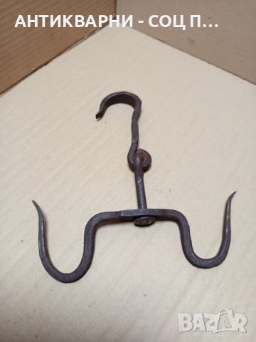 Стар Масивен Ръчно Кован Ченгел За Дране На Животни. 