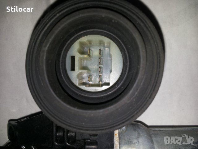 Машинка /стъклоповдигач/стъкло Toyota Auris 07-10г, снимка 4 - Части - 44145181