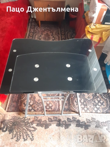 Разглобяема офис маса.