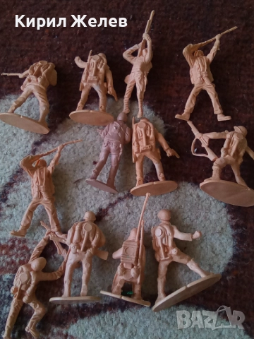 Войници пластмасови 12 броя 51731, снимка 5 - Колекции - 52105274