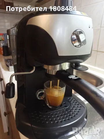 Кафемашина Делонги с ръкохватка с крема диск, работи отлично и прави хубаво кафе с каймак , снимка 2 - Кафемашини - 49559115