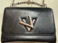 Louis Vuitton Black Epi Leather Twist MM Bag-оригинална, снимка 3