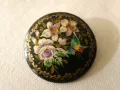 Ръчно рисувана флорална лакирана брошка от Русия подписаната, снимка 5