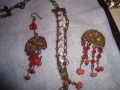 СТАРИ ЕТНОГРАФСКИ БРОНЗОВИ ОГЪРЛИЦА с ОБЕЦИ с МЪНИСТА КОТЕШКО ОКО и ЧЕРВЕН КОРАЛ РЪЧНА РАБОТА 26227, снимка 4