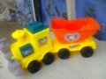 Пластмасово детско влакче локомотив с едно вагонче, снимка 1 - Влакчета, самолети, хеликоптери - 42674794