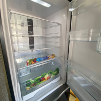 Хладилник Hitachi-нов, снимка 4 - Хладилници - 44823772