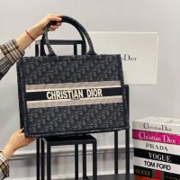 Дамска чанта Christian Dior код 177, снимка 1 - Чанти - 40684021