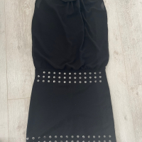 Черна къса рокля с капси размер S, снимка 2 - Рокли - 36473148