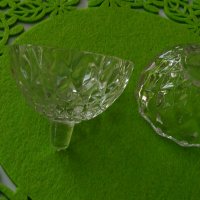 Лот малка стъклена релефна купа с капак и чиния , снимка 4 - Декорация за дома - 33871651