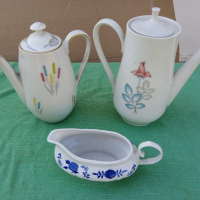 Стари порцеланови чайници и сосиера, снимка 1 - Аксесоари за кухня - 36242551