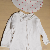 Бебешки комплект фанела и 2 шапки, снимка 2 - Жилетки и елечета за бебе - 36497394
