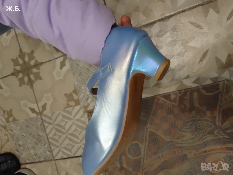 Детски обувки на ток от Шейн, снимка 1