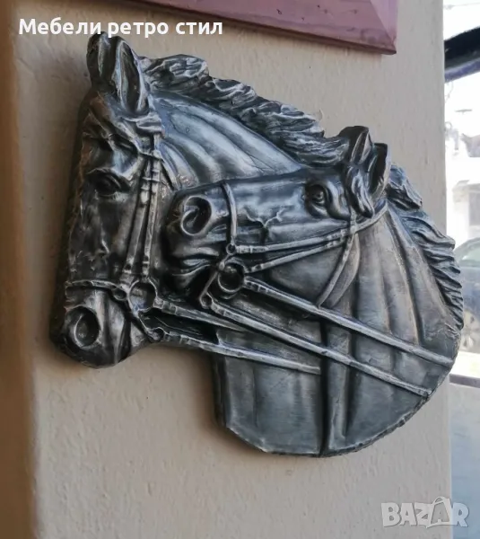 Красива отливка на конски глави за стена. Размери; височина - 28см ширина - 35см. Цена 48лв., снимка 1