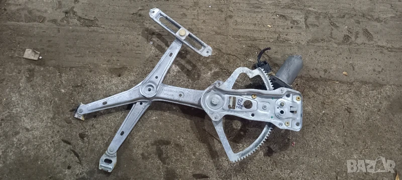 Стъклоповдигач Mercedes C-Class W202, снимка 1