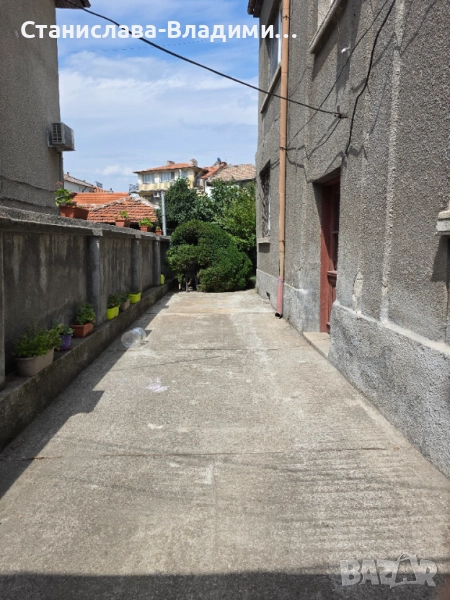 Етаж от къща с двор и паркомясто в кв. “Училищни”, снимка 1