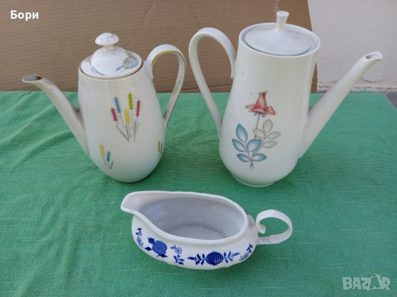 Стари порцеланови чайници и сосиера, снимка 1