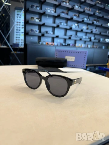 очила с черен обикновен калъф и ув защита gucci