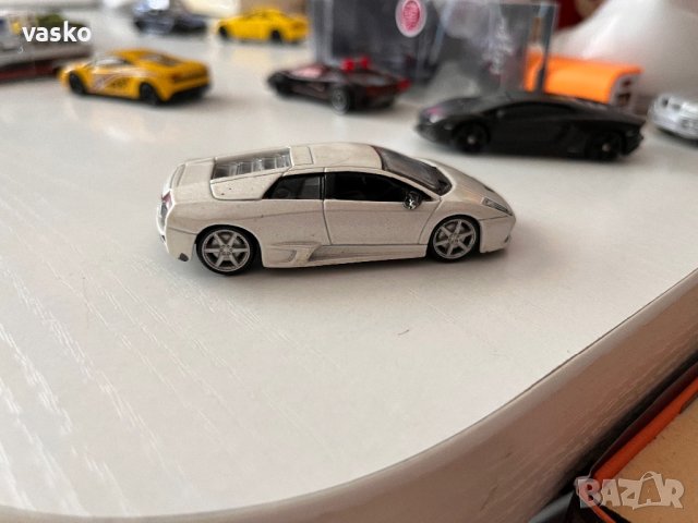 Бураго-Lamborghini 1:64, снимка 3 - Колекции - 42130935