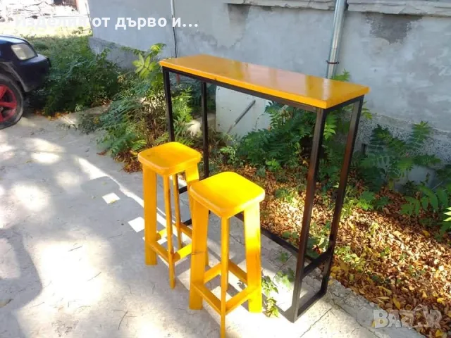 Бар маса комбинация от дърво и метал и столове 