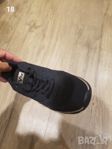 Обувки, снимка 2 - Дамски ежедневни обувки - 41493402