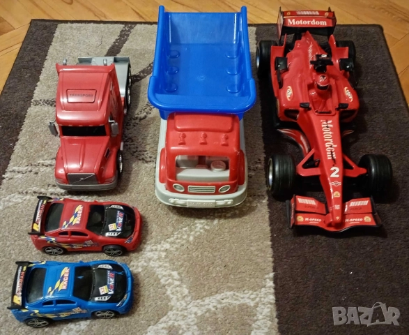 ПОДАРЯВАМ пластмасови колички