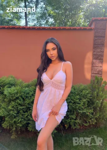 Бяла лятна рокля с бродерия