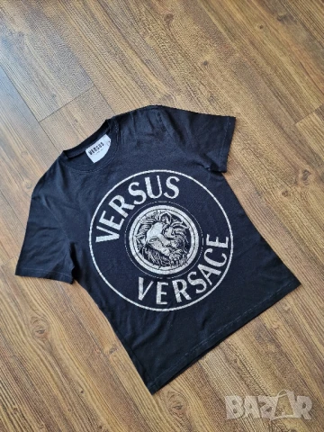 Страхотна мъжка тениска VERSUS VERSACE размер M , снимка 2 - Тениски - 51405317