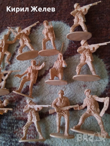 Войници пластмасови 12 броя 51728, снимка 8 - Колекции - 52105205