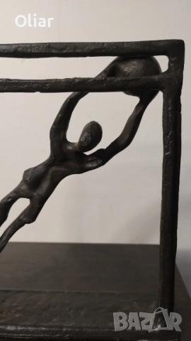 Статуетка на вратар в полет. Метал. , снимка 5 - Статуетки - 51763122